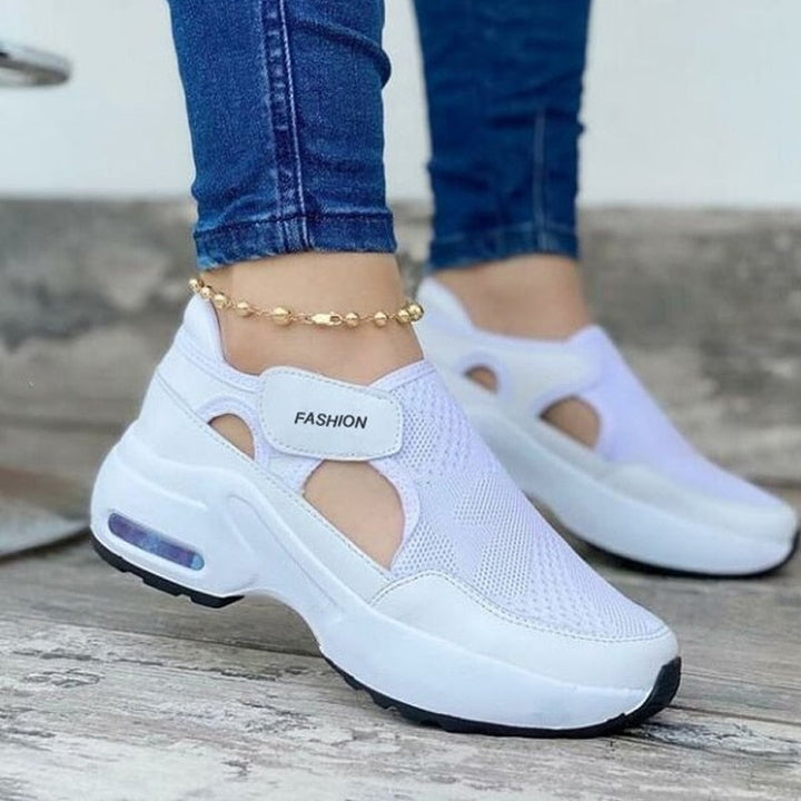 Modieuze zwarte dames orthopedische sneakers, perfect voor dagelijkse comfort en stijlvolle wandelingen.