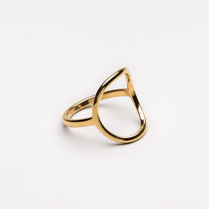 Dames ovale ring Noa goud, minimalistisch en elegant sieraad voor dagelijks draagcomfort.