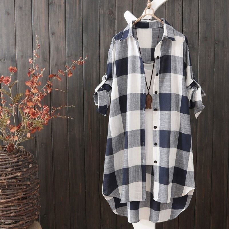 Veelzijdige geruite oversized blouse voor dames, comfortabel en trendy. Perfect voor diverse casual mode looks.