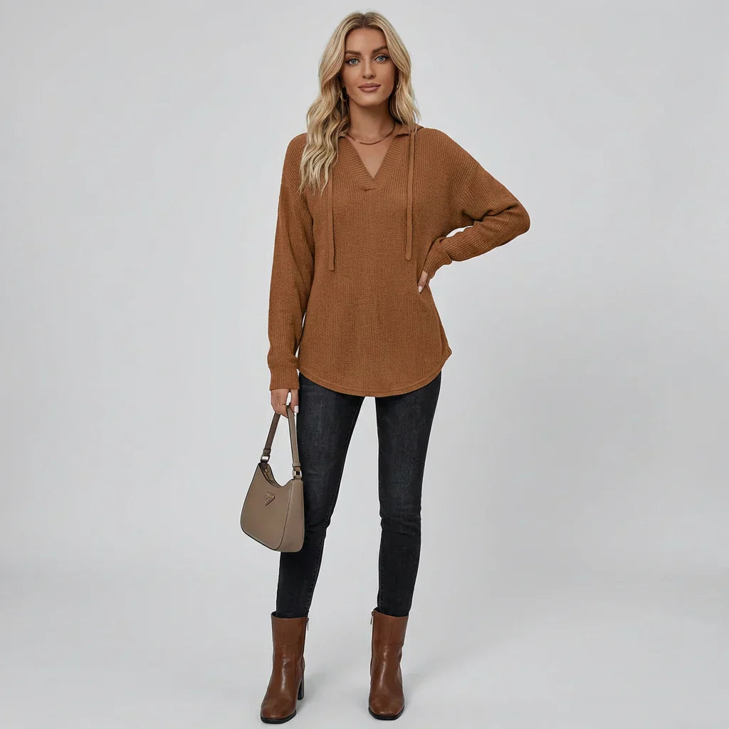 Dames oversized hoodie met V-hals in trendy design. Comfortabel en stijlvol voor herfst/winter.