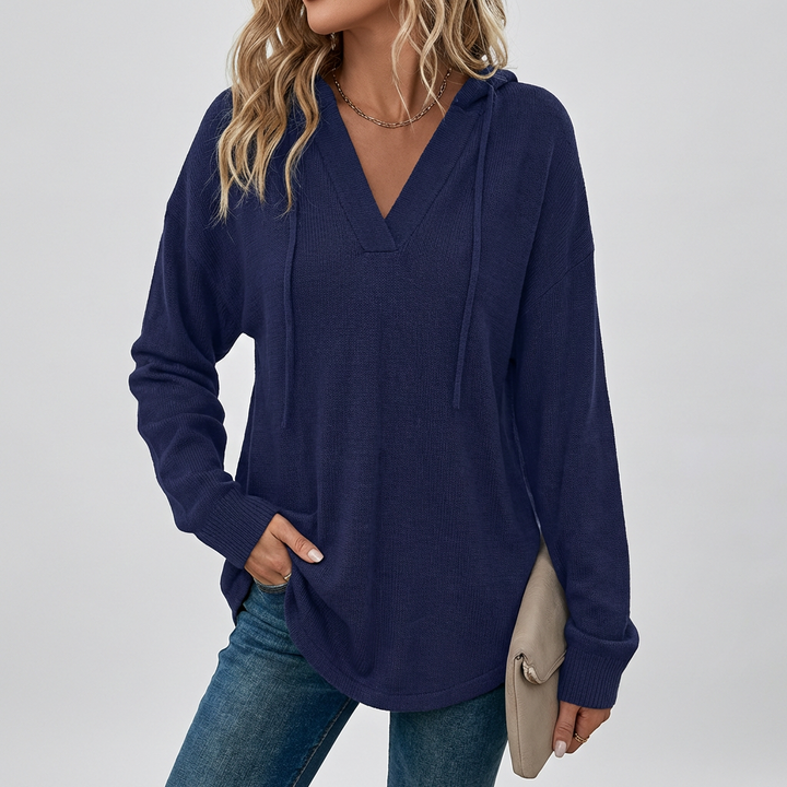 Veelzijdige dames oversized hoodie met V-hals. Makkelijk te combineren voor gelaagde herfst outfits.