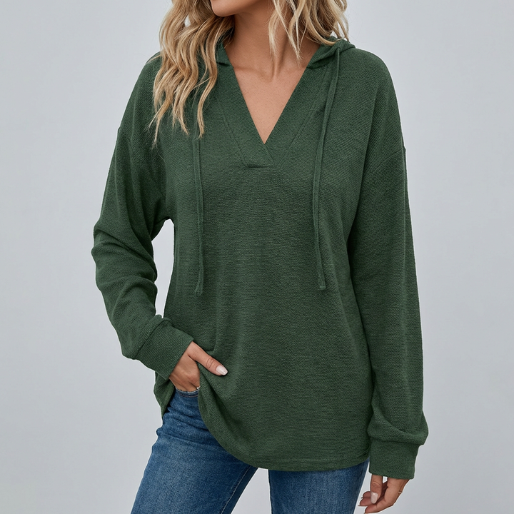 Trendy dames oversized hoodie met V-hals. Biedt ultiem comfort en een moderne uitstraling in herfstmode.