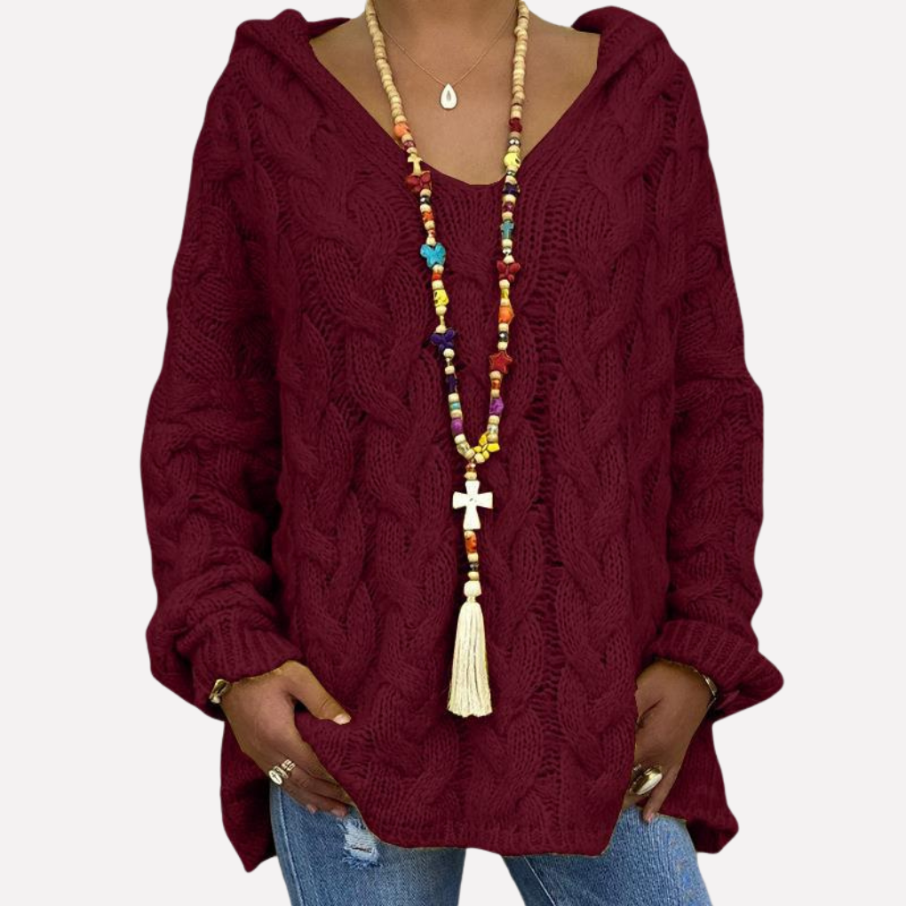 Volledige weergave van een modieuze dames oversized kabelgebreide V-hals trui. Een comfortabele klassieker.