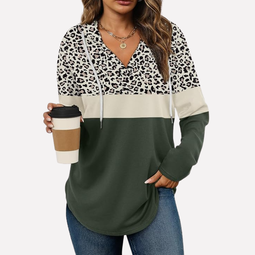 Dames oversized trui met capuchon, warm en comfortabel.