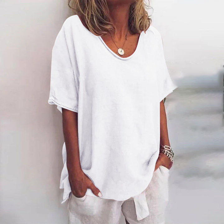 Comfortabel losvallend V-hals T-shirt voor dames; oversized pasvorm voor ultieme ontspanning en casual look.