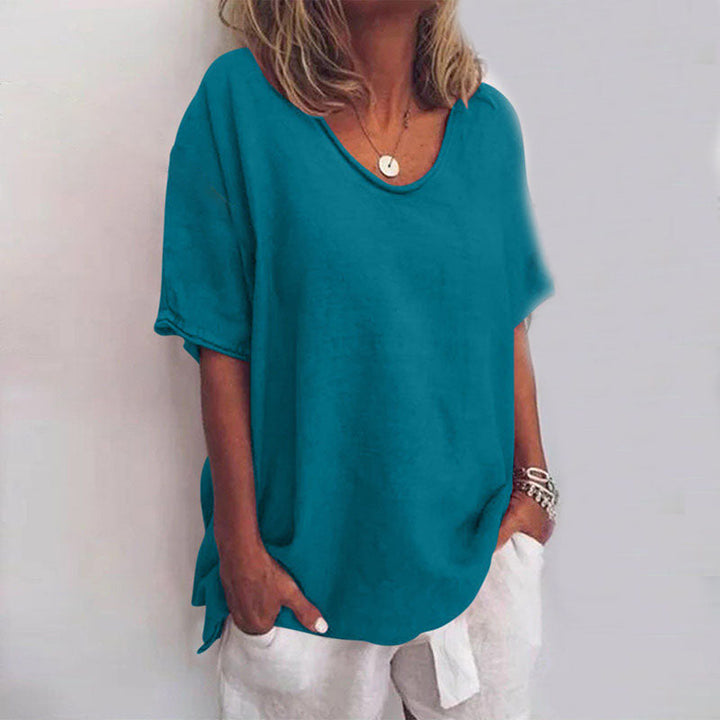 Dames kleding: comfortabel oversized V-hals T-shirt, ideaal voor een relaxte look en elke gelegenheid.