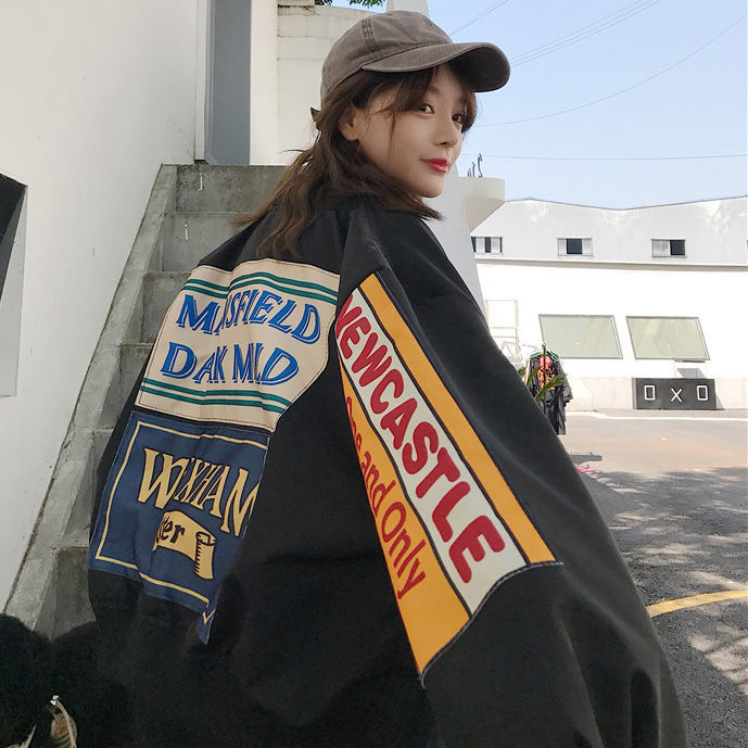 Dames oversized varsity jas, trendy streetwear bomberjack. Ideaal voor een casual, sportieve look.