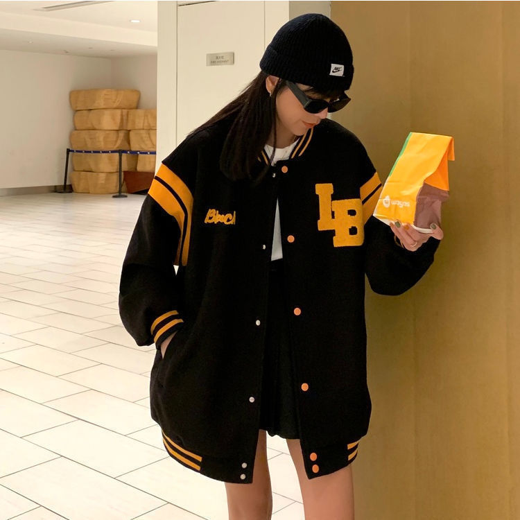 Dames varsity jas, trendy oversized bomberjack. Casual mode voor lente en herfst, een eyecatcher.