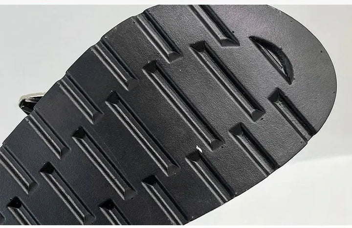 Veelzijdige zwarte dames plateausandalen met studs, makkelijk te combineren voor elke gelegenheid.