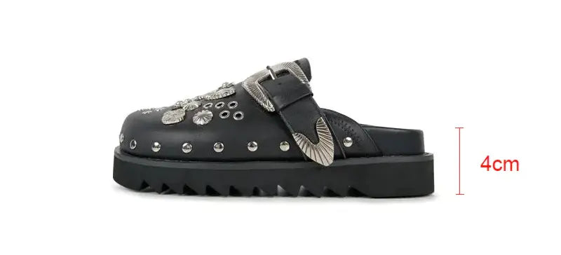 Trendy plateau sandalen voor dames met studs, de ideale keuze voor een casual chic zomer.