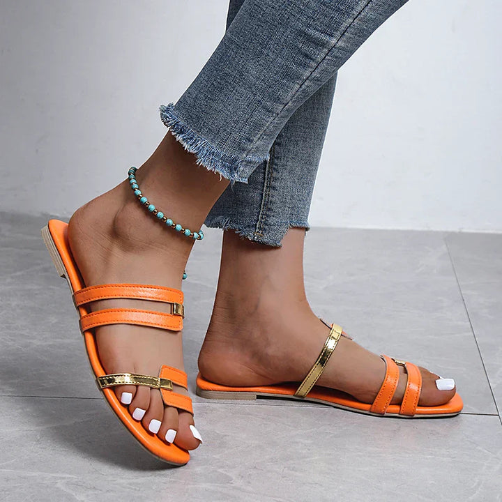 Perfecte Avianne platte zomerslippers met open teen voor dames, comfortabel voor strand en vakantie.