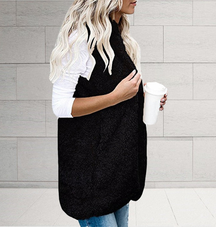 Comfortabel dames pluche vest met capuchon, perfect voor een warme herfst/winter outfit. Zacht en gezellig.