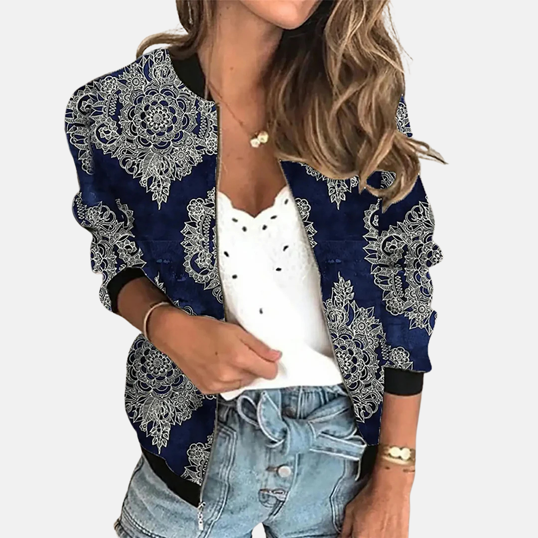 Retro damesjack Zoë, een bomberjack met trendy print. Perfect voor een casual, unieke streetwear outfit.