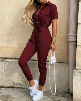 Elegante dameskleding: retro jumpsuit Velia met knopen, biedt optimaal comfort en een chique uitstraling.
