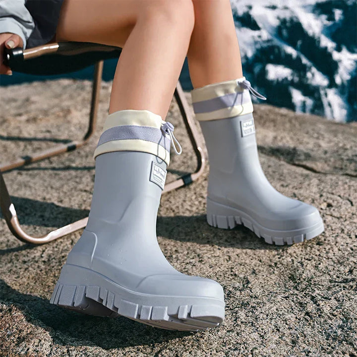 Waterdichte retro regenlaarzen dames, ideaal voor regenachtige herfst. Antislipzool voor extra veiligheid.