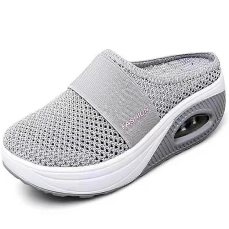 Comfortabele dames instappers met platte zool, ideale retro sandalen voor ontspannen zomerdagen en strandbezoek.
