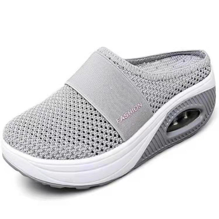 Comfortabele dames instappers met platte zool, ideale retro sandalen voor ontspannen zomerdagen en strandbezoek.