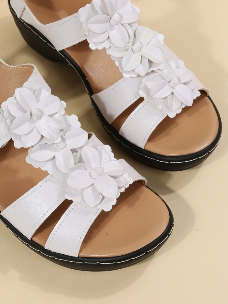 Comfortabele dames zomersandalen met sleehak, perfect voor elke zomerse gelegenheid.