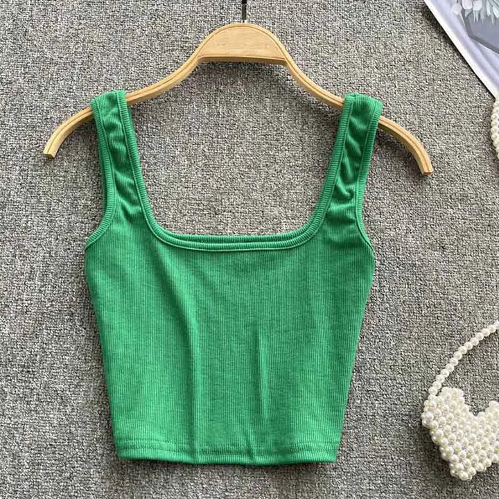 Zomerse dames tanktop, rugloos en cropped. Modieuze effen kleur top, comfortabele pasvorm.