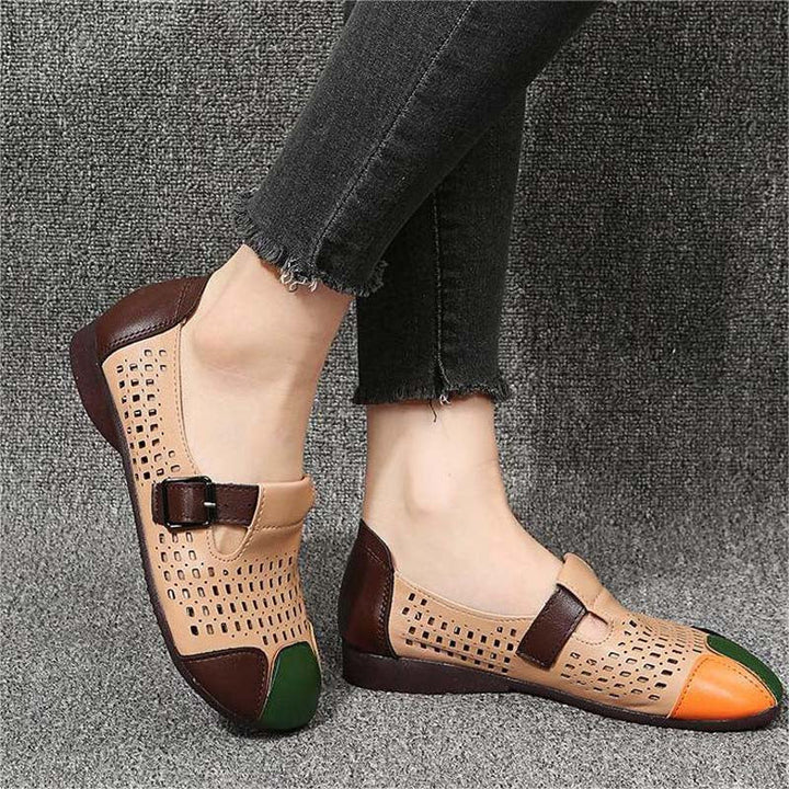 Zoë dames sandalen op strand: comfortabele zomerschoenen met verstelbare gesp.