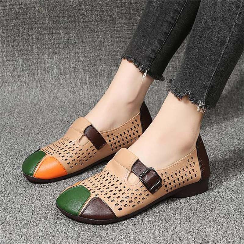 Dames sandalen Zoë: zij-aanzicht toont luchtig design en de robuuste, platte zool.