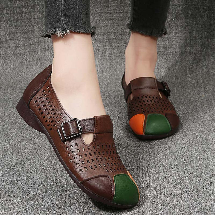 Comfortabele Zoë sandalen, ideaal voor lange wandelingen, met modieuze gesp details.