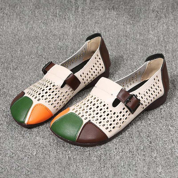 Platte sandalen damescollectie: Zoë, biedt comfort en een trendy colorblock esthetiek.