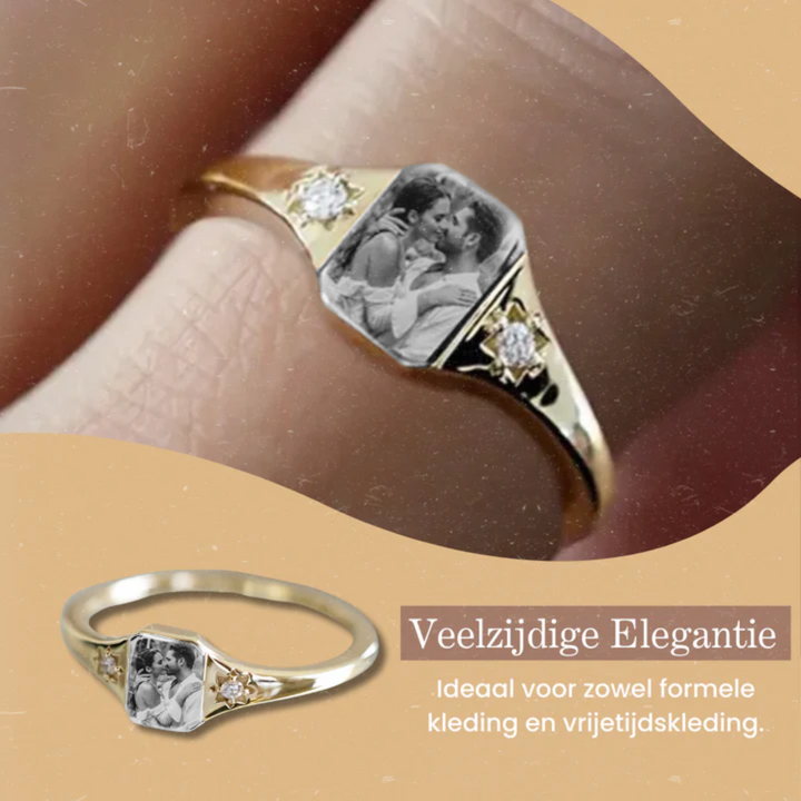 Elegante gouden dames fotoring met aangepaste afbeelding en glinsterende geboortesteen, een dierbare herinneringsring.