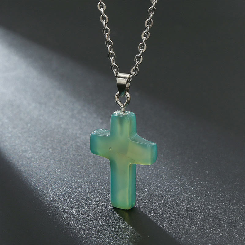 Prachtige dames ketting met natuurlijk edelsteen kruis; spiritueel en elegant.