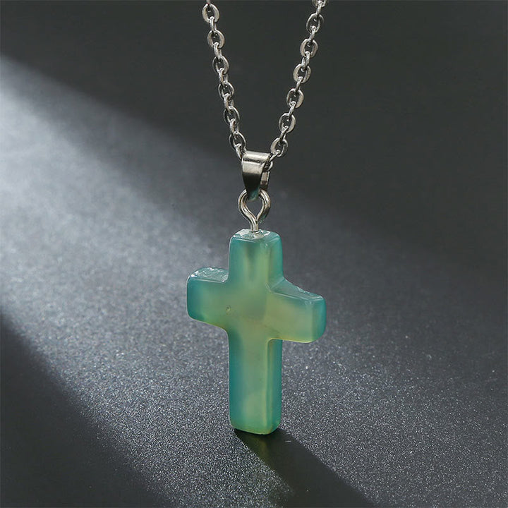 Prachtige dames ketting met natuurlijk edelsteen kruis; spiritueel en elegant.