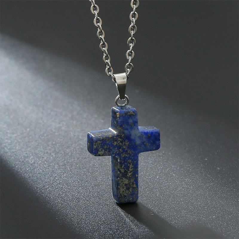 Uniek dames sieraad: halsketting met edelsteen kruis; natuursteen voor spirituele groei.