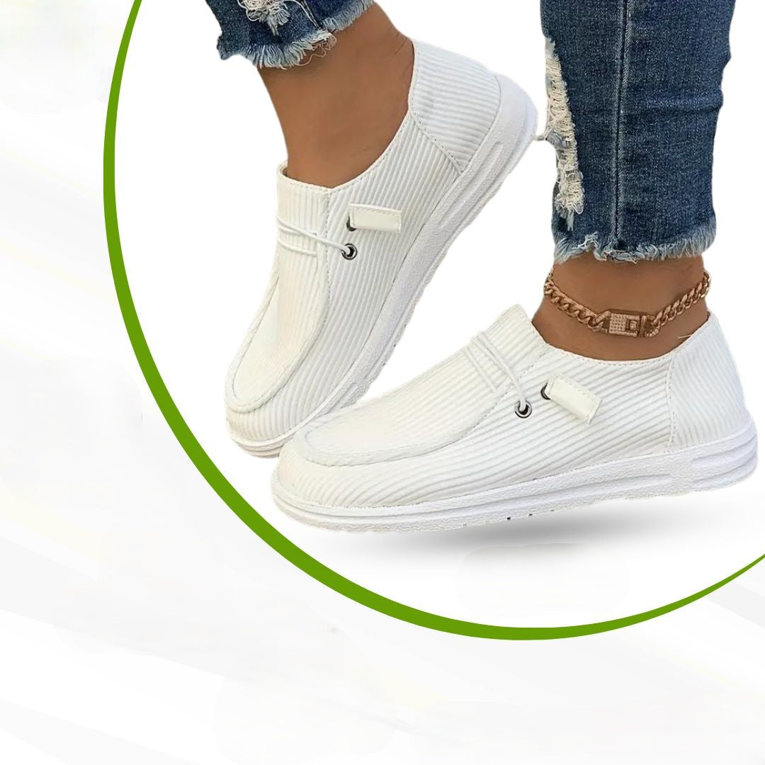 Dichte opname van de Serena orthopedische dames sneakers, gericht op de zachte binnenzool en pijnverlichting.