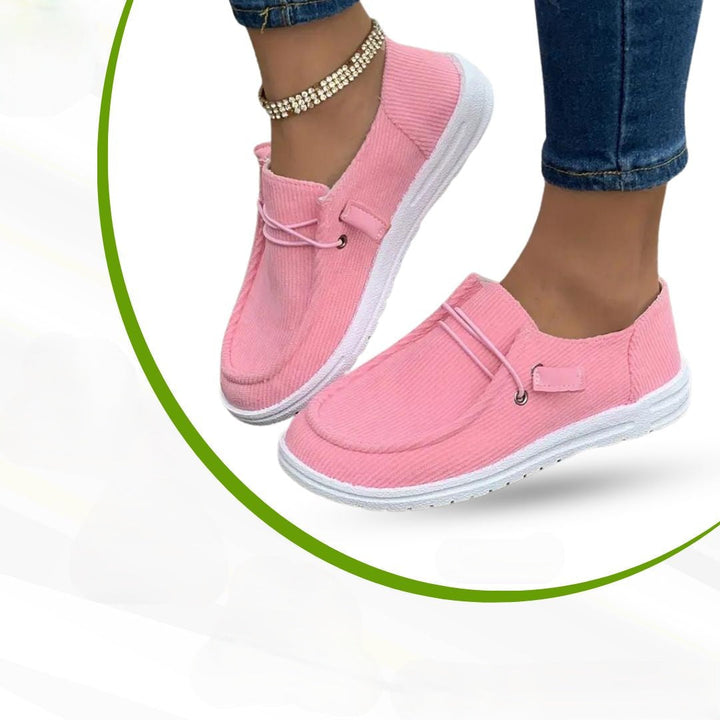 Onderkant van Serena orthopedische dames sneakers toont de robuuste antislipzool voor veilige grip.
