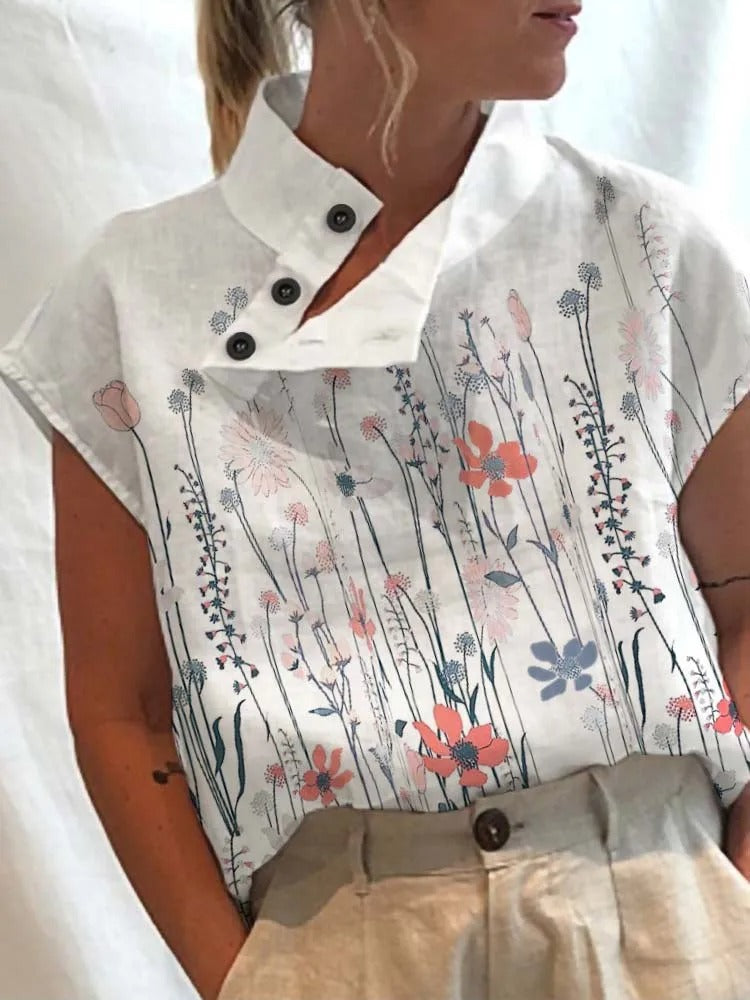 Dames shirt korte mouwen met speelse bloemenprint en libellen, perfect voor een zomerse, casual look.