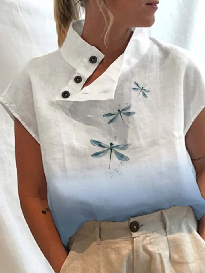 Vrouwelijk dames shirt met korte mouwen, unieke bloemen- en libellenprint voor een speelse zomerstijl.