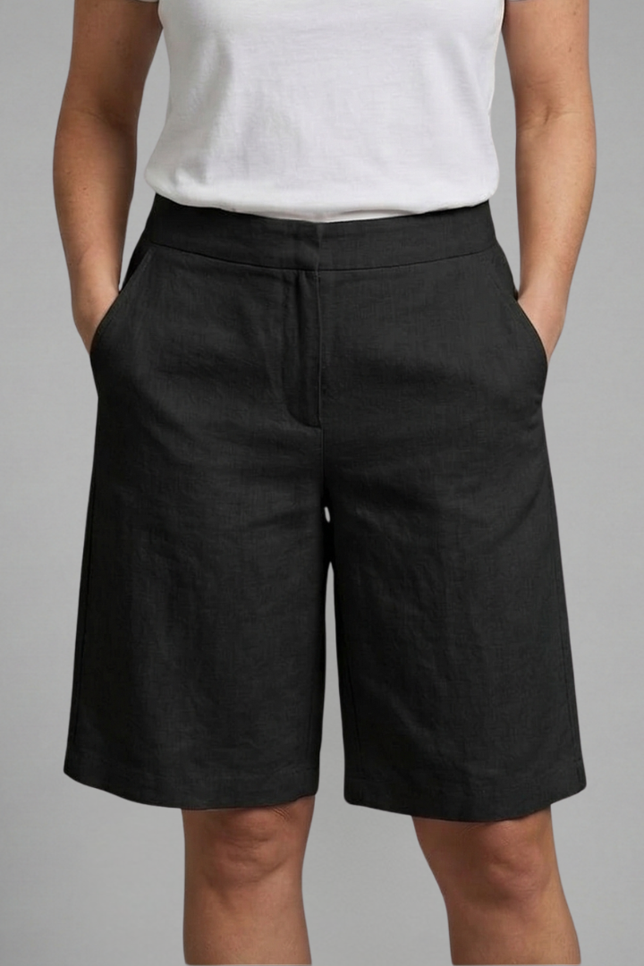 Casual dames shorts met verstelbare tailleband en rechte pijpen, ideaal als strandshorts met zijzakken.