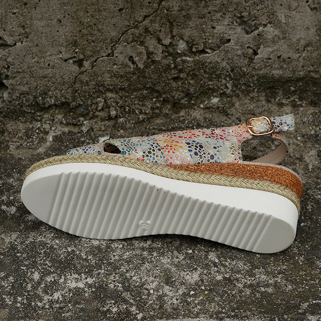 Stijlvolle dames sleehaksandalen Romy, een elegante toevoeging aan je zomerse schoenencollectie, met comfort.