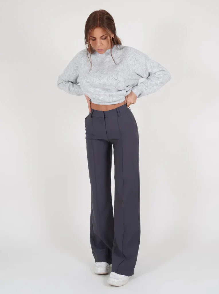 Dames slim fit pantalon van Hoymans met wijde pijpen, elegant en modieus.
