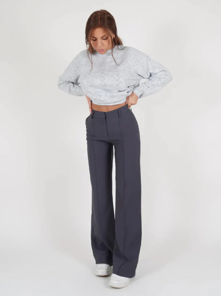 Dames slim fit pantalon van Hoymans met wijde pijpen, elegant en modieus.