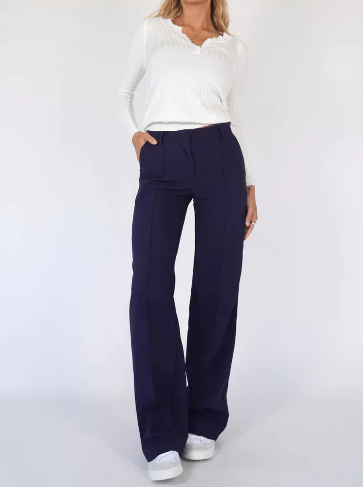 Comfortabele Hoymans dames pantalon van polyester, slim fit met stijlvolle wijde pijpen.