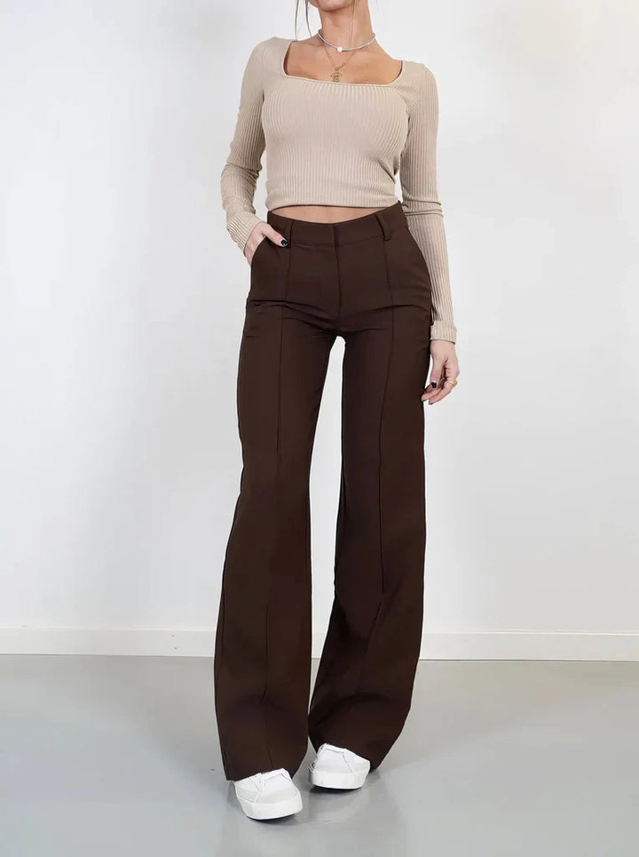 Zakelijke dames broek van Hoymans, slim fit met wijde pijpen, perfect voor werk en stijl.