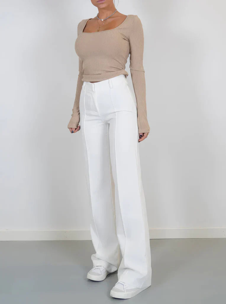 Stijlvolle slim fit Hoymans dames pantalon met trendy wijde pijpen voor een moderne look.
