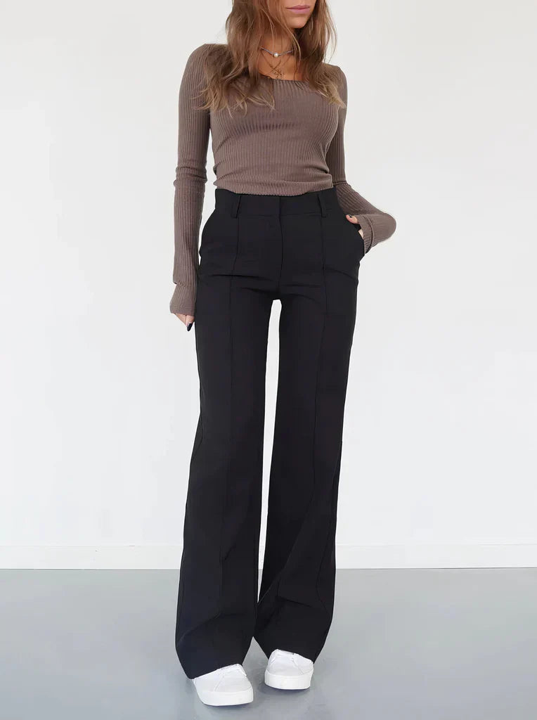 Dameskleding: Hoymans slim fit pantalon met wijde pijpen, comfortabel en zakelijk stijlvol.