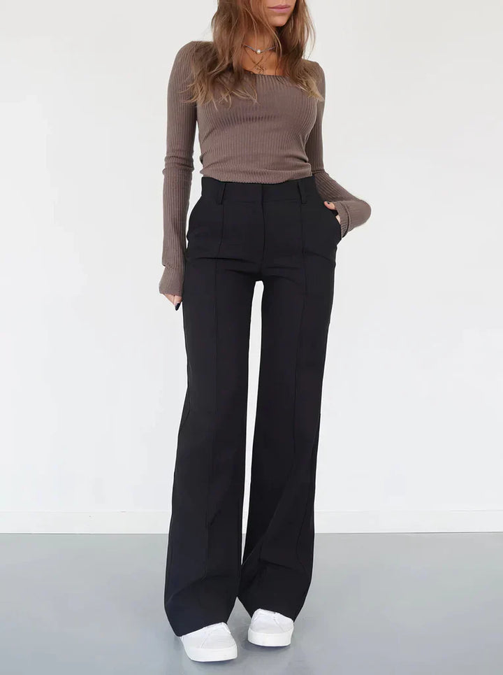 Dameskleding: Hoymans slim fit pantalon met wijde pijpen, comfortabel en zakelijk stijlvol.