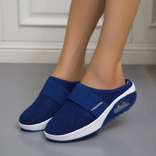Zijaanzicht van blauwe dames instapschoenen met comfortabele zool