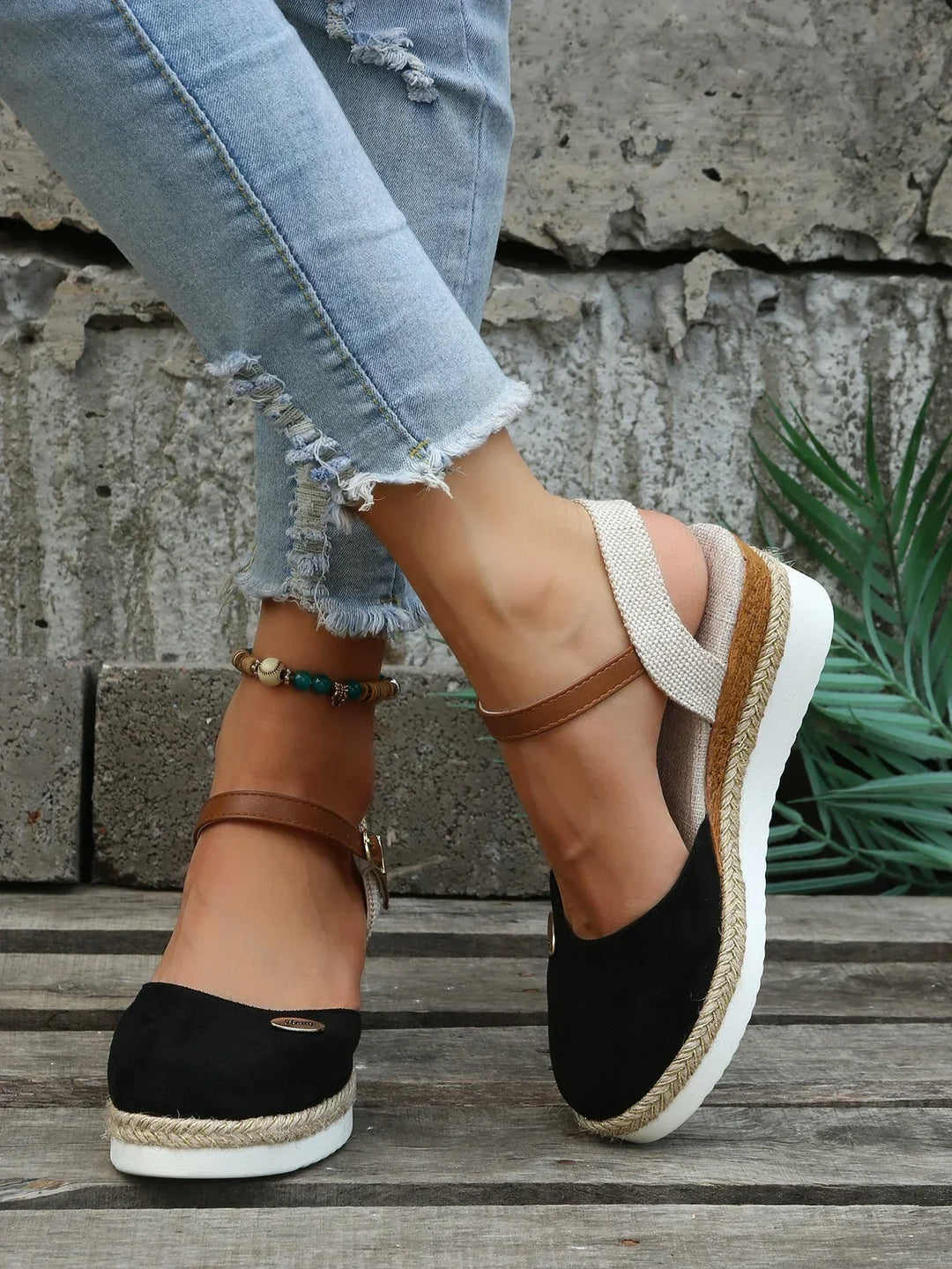 Zwarte Sofia espadrilles voor dames, stijlvolle en comfortabele casual schoenen voor de zomer.