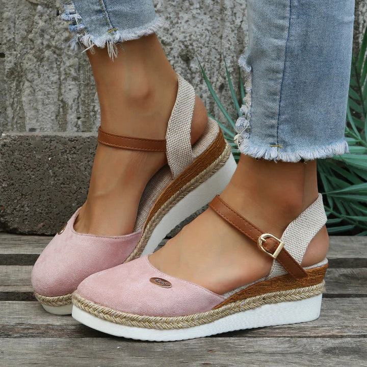 Comfortabele dames espadrilles Sofia, platte zomer schoenen met geweven zool en stoffen bovenwerk.