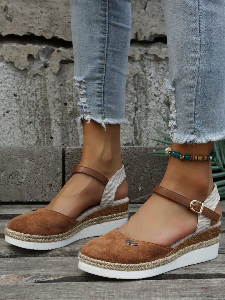 Damesvoeten in comfortabele Sofia espadrilles, perfecte casual zomer schoenen voor elke dag.