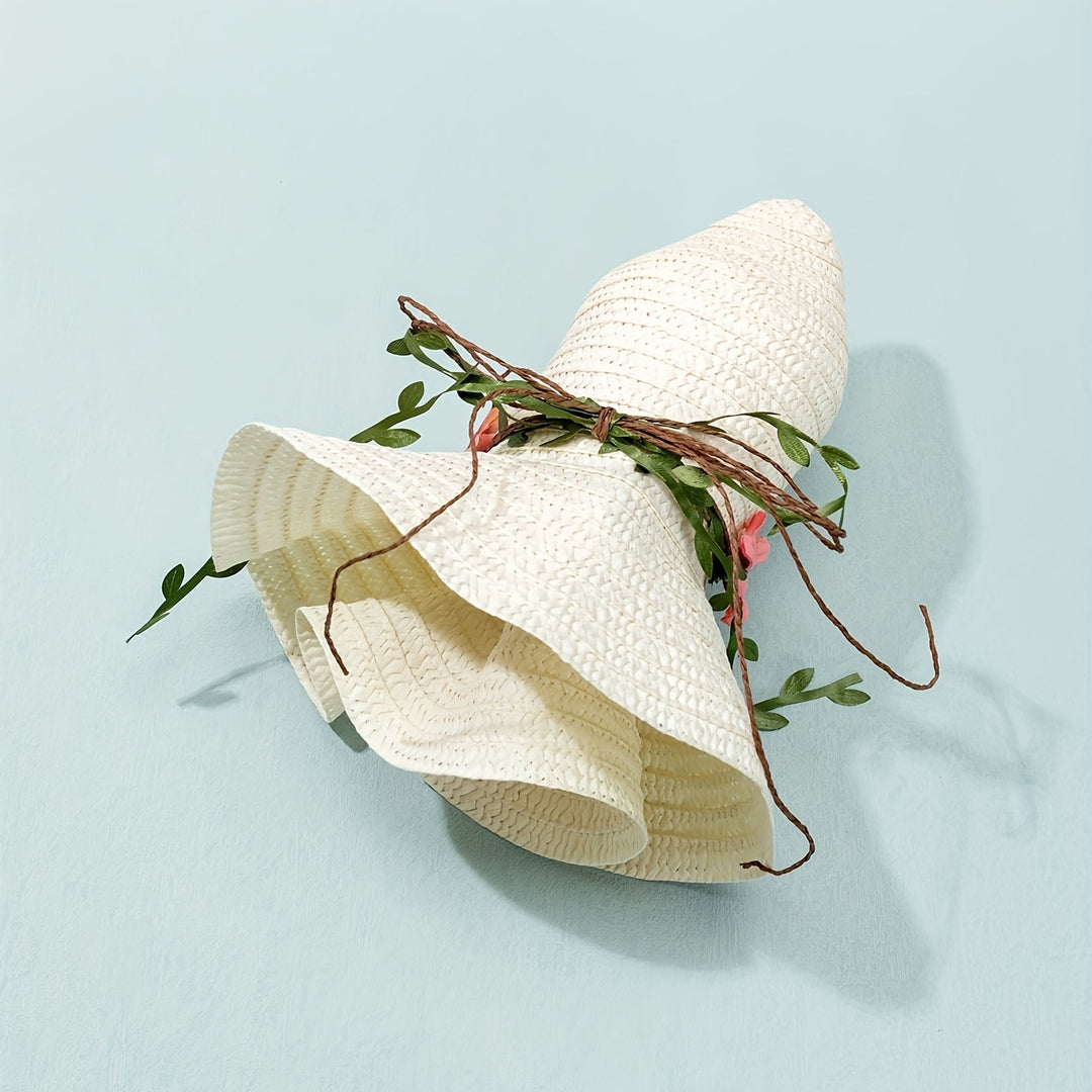 Damesmode accessoire: Solène strohoed met bloemen en fruitdetails voor een complete zomeroutfit.