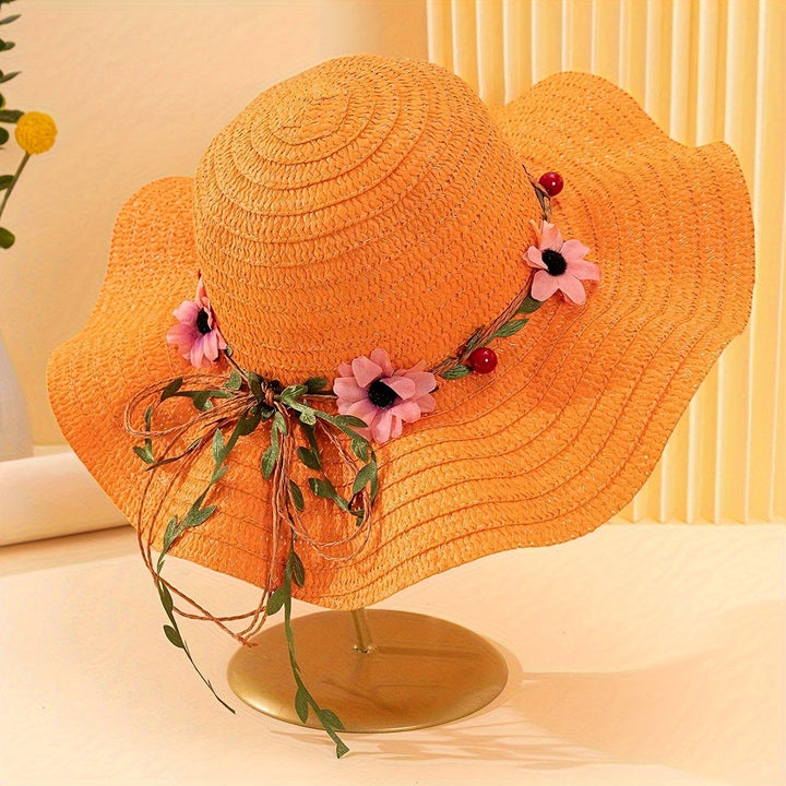 Vrolijke dames zomer strohoed met gedetailleerde bloemen en fruit; voegt kleur toe aan elke outfit.